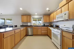 515 NW Hartmann Pl, Sublimity, OR 97385 - Photo 14