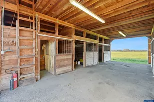 8949 S Gribble Rd, Canby, OR 97013 - Photo 30