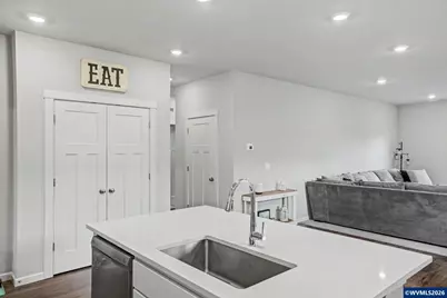 215 Walnut St, Mount Angel, OR 97362 - Photo 8