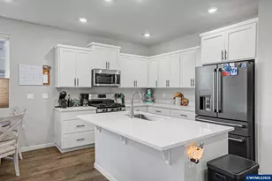 215 Walnut St, Mount Angel, OR 97362 - Photo 8