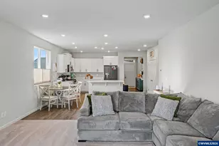 215 Walnut St, Mount Angel, OR 97362 - Photo 12