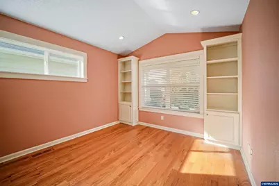 736 SE St Andrews Ln, Dallas, OR 97338 - Photo 8