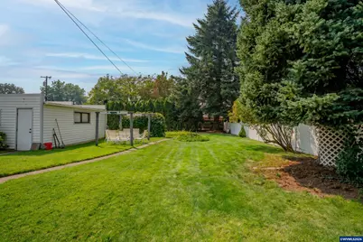 488 S 2nd St, Lebanon, OR 97355 - Photo 36