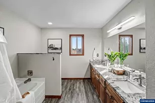 3586 Cherokee Dr S, Salem, OR 97302 - Photo 36