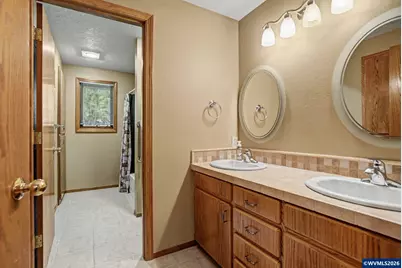 6783 Rippling Brook Dr SE, Salem, OR 97317 - Photo 32