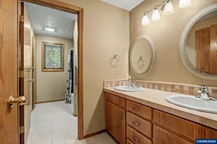 6783 Rippling Brook Dr SE, Salem, OR 97317 - Photo 32