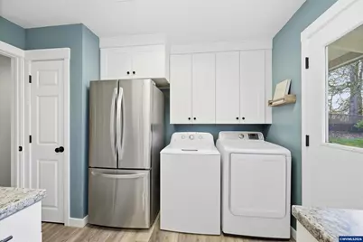 241 NE Azalea Dr, Corvallis, OR 97330 - Photo 12