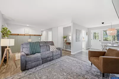 241 NE Azalea Dr, Corvallis, OR 97330 - Photo 8