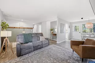 241 NE Azalea Dr, Corvallis, OR 97330 - Photo 8