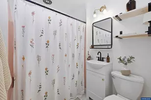 241 NE Azalea Dr, Corvallis, OR 97330 - Photo 26