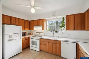 1051 SW Ellis St, Dallas, OR 97338 - Photo 18