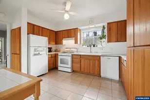 1051 SW Ellis St, Dallas, OR 97338 - Photo 16