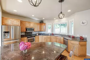 37676 Kathleen Ct, Lebanon, OR 97386 - Photo 12