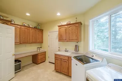 37676 Kathleen Ct, Lebanon, OR 97386 - Photo 34