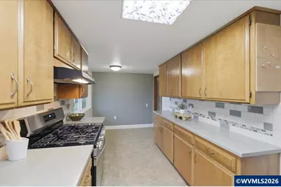 12432 SW King George Dr, King City, OR 97224 - Photo 14