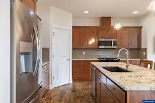 1663 SE Academy St, Dallas, OR 97338 - Photo 8