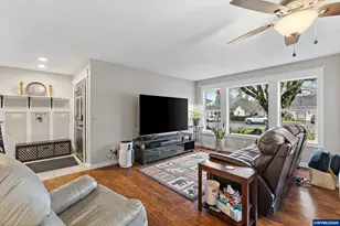 1468 E Burnett St, Stayton, OR 97383 - Photo 8