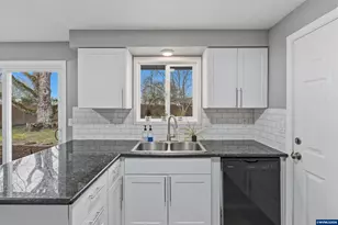 2860 NE Lancaster St, Corvallis, OR 97330 - Photo 12