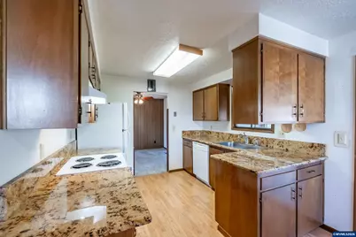 309 S Columbia Dr, Woodburn, OR 97071 - Photo 12