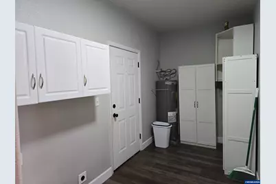 302 Jersey St, Silverton, OR 97381 - Photo 16