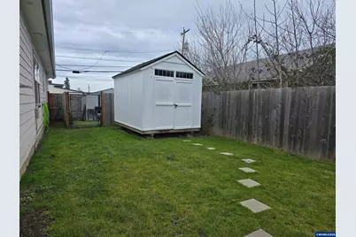 302 Jersey St, Silverton, OR 97381 - Photo 18