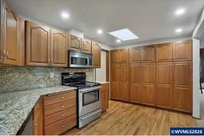 989 SW Hunter St, Dallas, OR 97338 - Photo 16