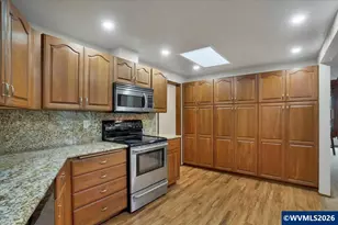 989 SW Hunter St, Dallas, OR 97338 - Photo 16