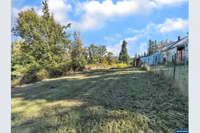 698 Grandview Av, Scotts Mills, OR 97375 - Photo 8