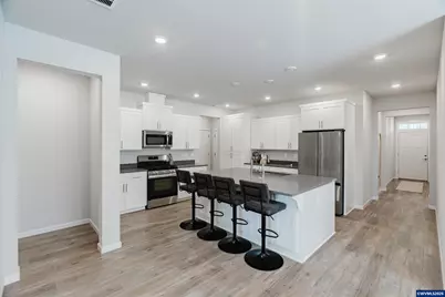 210 Walnut St, Mount Angel, OR 97362 - Photo 6