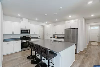 210 Walnut St, Mount Angel, OR 97362 - Photo 8