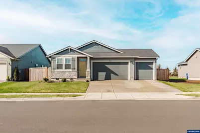 210 Walnut St, Mount Angel, OR 97362 - Photo 2