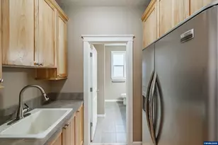 2697 Broadway St NW, Albany, OR 97321 - Photo 22