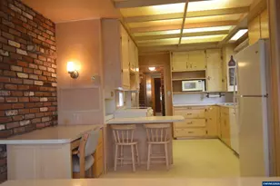 550 Riverview Dr NW, Salem, OR 97304 - Photo 12