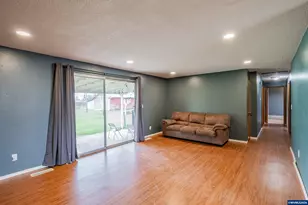 31666 S 5th St, Lebanon, OR 97355 - Photo 10