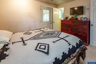 28383 Pleasant Valley Rd, Sweet Home, OR 97386 - Photo 26