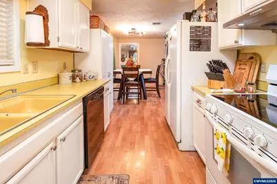 28383 Pleasant Valley Rd, Sweet Home, OR 97386 - Photo 16