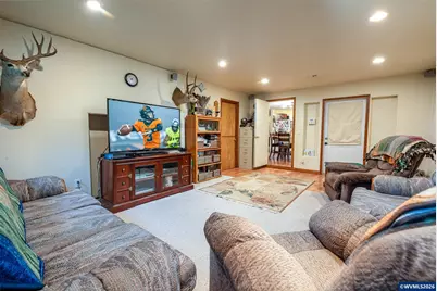 28383 Pleasant Valley Rd, Sweet Home, OR 97386 - Photo 20