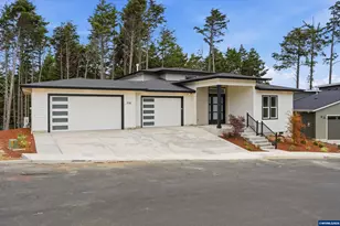 713 SE 42nd Pl, Newport, OR 97366 - Photo 1