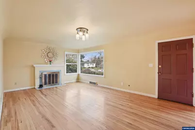 1845 24th St NE, Salem, OR 97301 - Photo 8