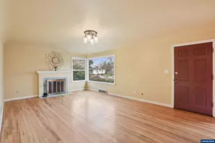 1845 24th St NE, Salem, OR 97301 - Photo 8