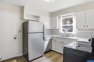 910 Ford St SE, Salem, OR 97301 - Photo 12