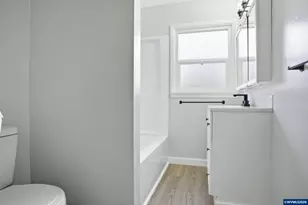 910 Ford St SE, Salem, OR 97301 - Photo 24