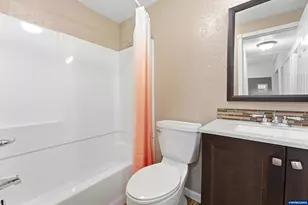 1307 S Water St, Silverton, OR 97381 - Photo 12