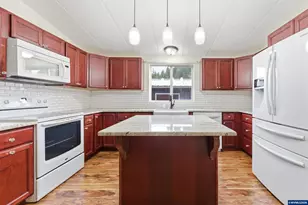 1307 S Water St, Silverton, OR 97381 - Photo 10