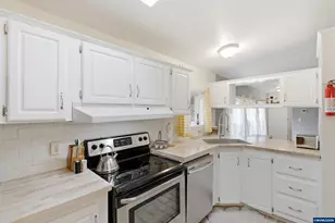 25045 Gap Rd, Brownsville, OR 97327 - Photo 10