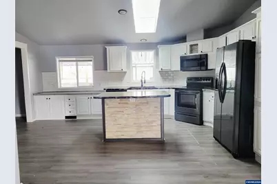 4722 Wyoming Cir NE, Salem, OR 97305 - Photo 8