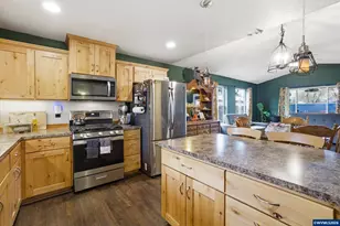 226 NW Sagan Lp, Sheridan, OR 97378 - Photo 10