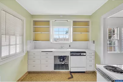 923 SW Ellis St, Dallas, OR 97338 - Photo 10