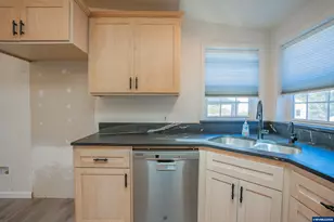 1177 Vaughan Ln, Lebanon, OR 97355 - Photo 8