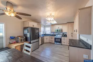 1177 Vaughan Ln, Lebanon, OR 97355 - Photo 8